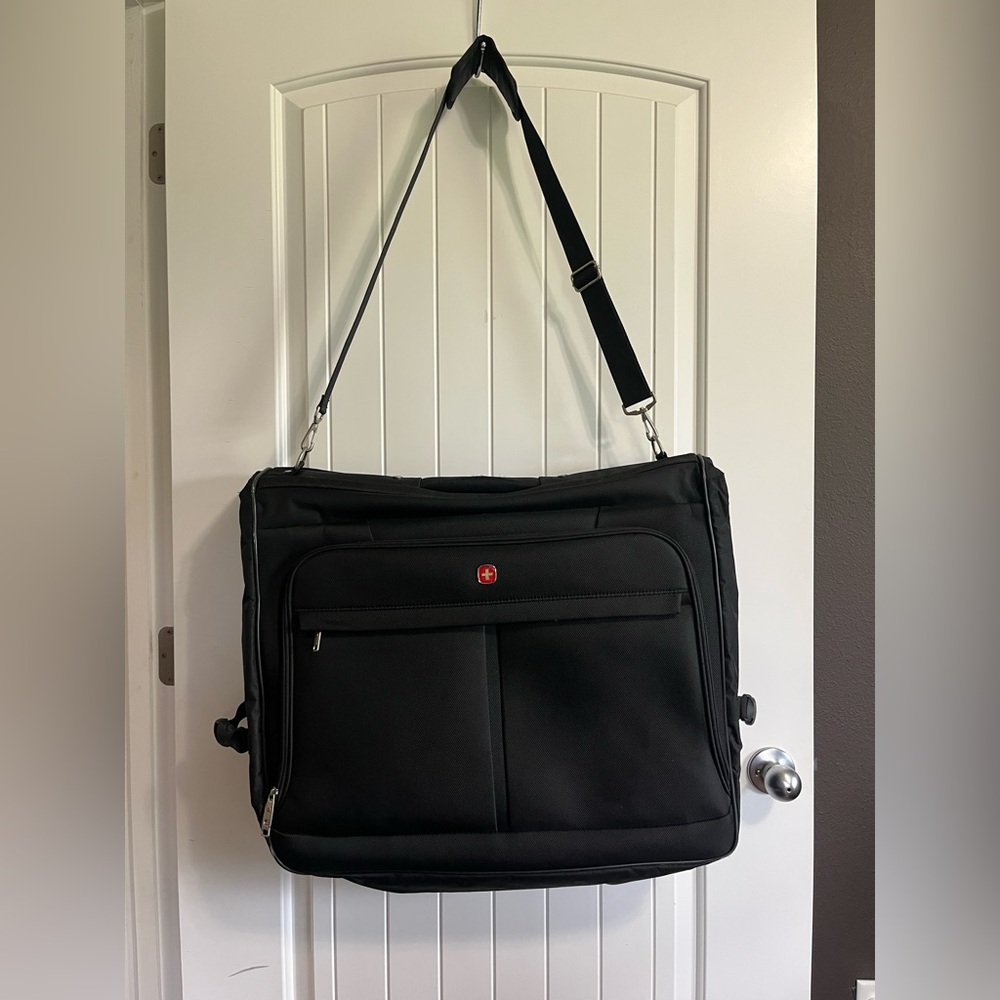 Swiss Alps Black Victorinox 24'x20  Travel Luggage Garment Bag Hanging Clothes